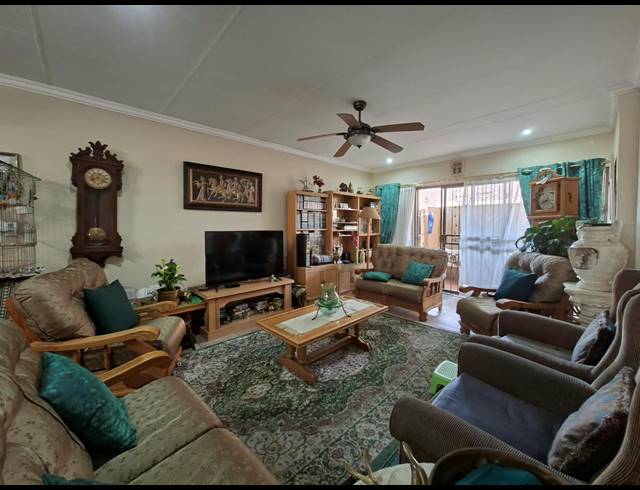 2 BEDROOM RETIREMENT UNIT FOR SALE IN THREE RIVERS